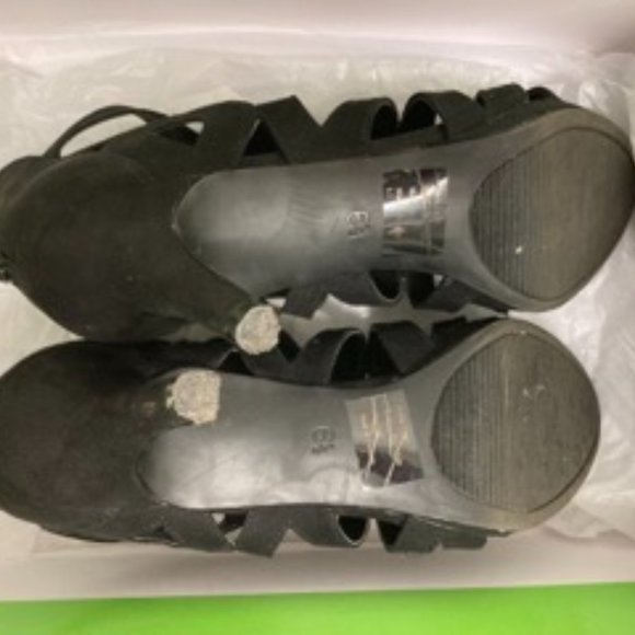 Kelly & Katie Black KK Dita 6/5 Sandals - Picture 8 of 8